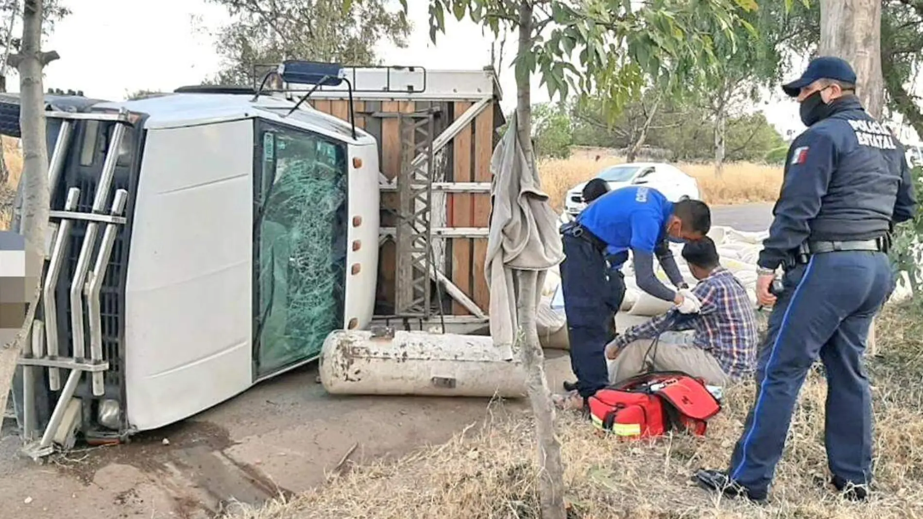 camion volcado 6